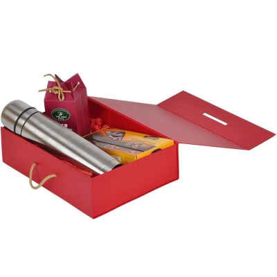 Коробка  складная подарочная  с ручкой, красный, 37x25 x10cm,  кашированный картон, тисн,  шелкогр.